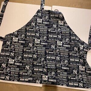 New York Yankees Traditional Navy and White pattern BBQ Grilling Apron.